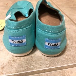 NWT Toms (size 7)